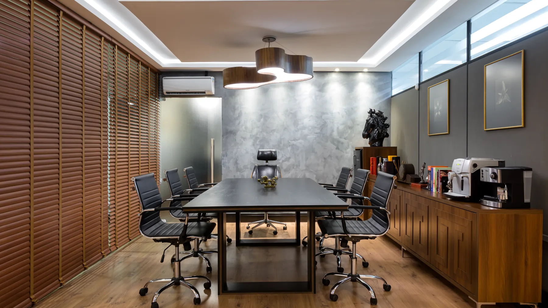 Sala de reunião do escritório Vargas & Mildemberg
